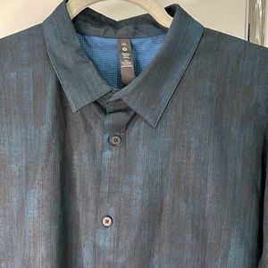 Lululemon men’s button down short sleeve shirt blue and black